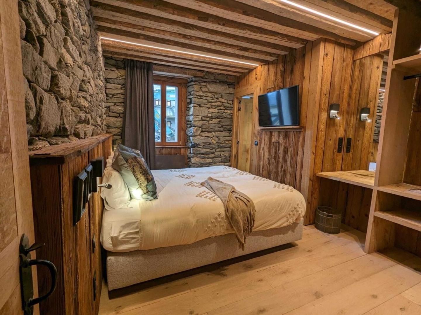 Lodji & Hotel 4*